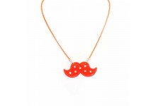 collier moustache