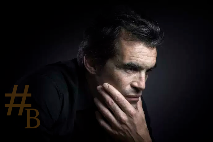 Portrait de Raphaël Enthoven qui critique Star Wars et les récentes décisions autour d'Autant en Empore le Vent